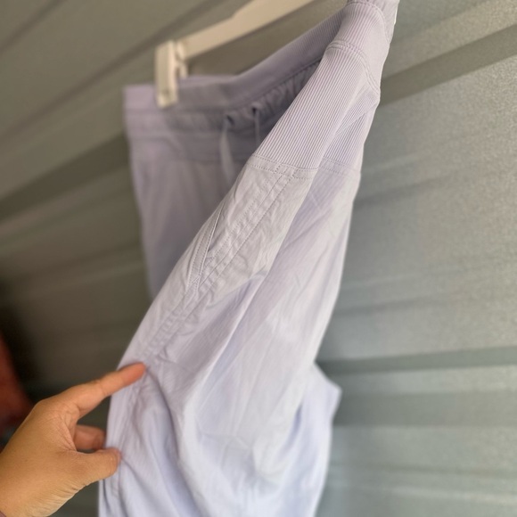 Women’s Lululemon Dance Studio Mid-Rise Crop 25” Pastel Blue Size 10 - Picture 14 of 14